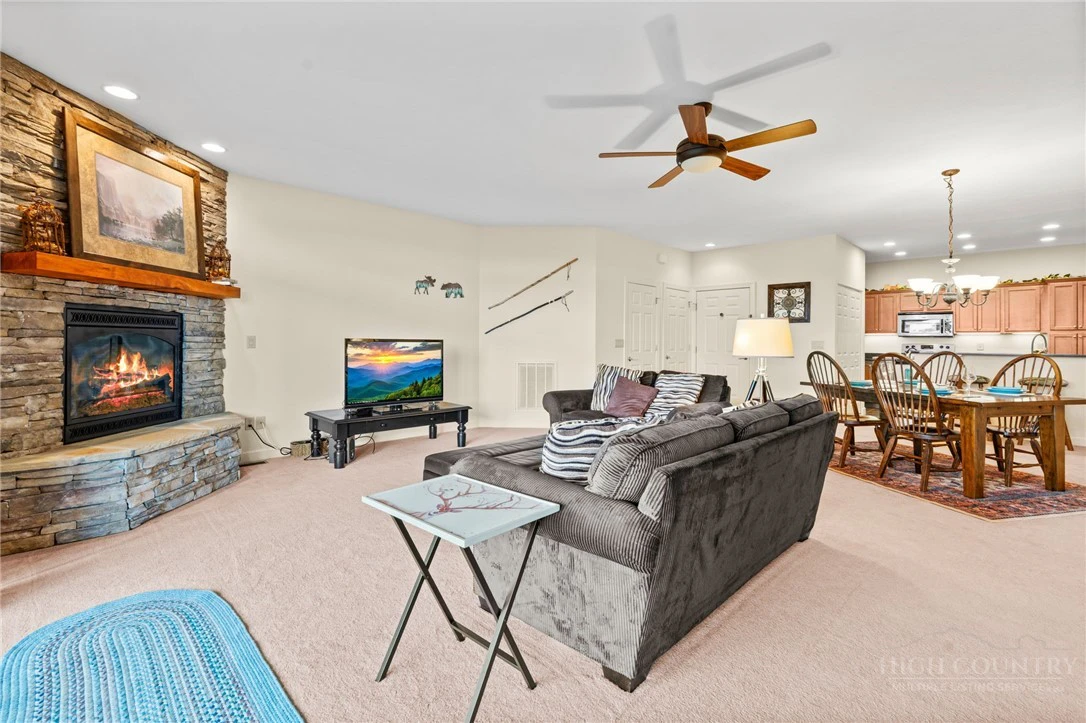 Image number 8 for the current listing