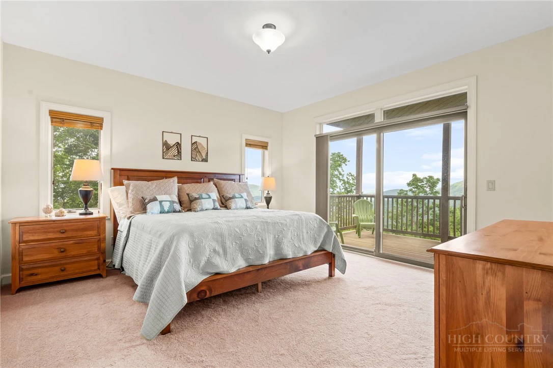 Image number 17 for the current listing