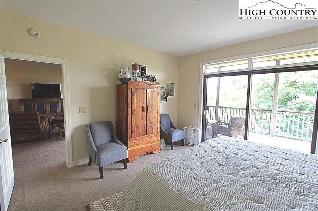 Image number 16 for the current listing