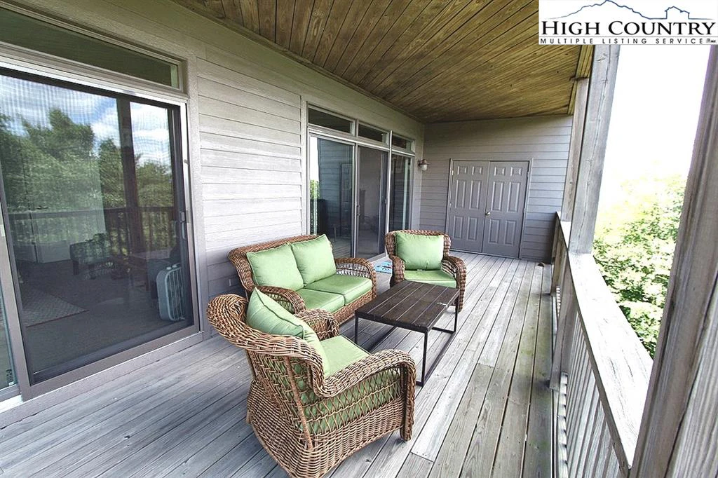 Image number 11 for the current listing