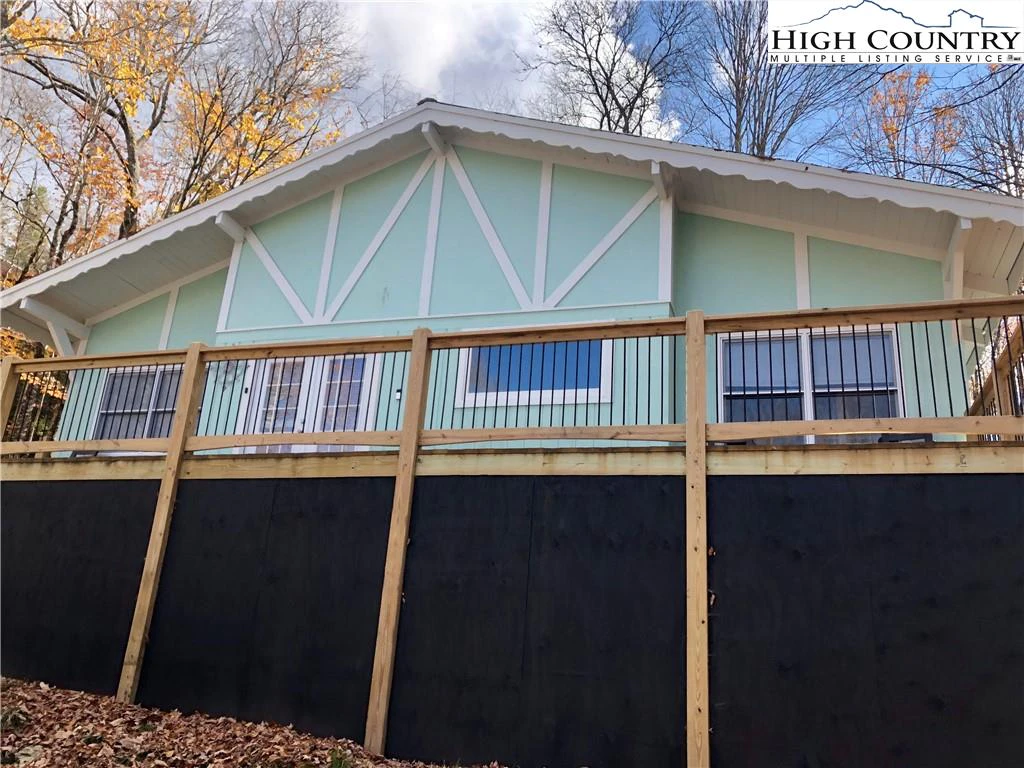 Image number 1 for the current listing
