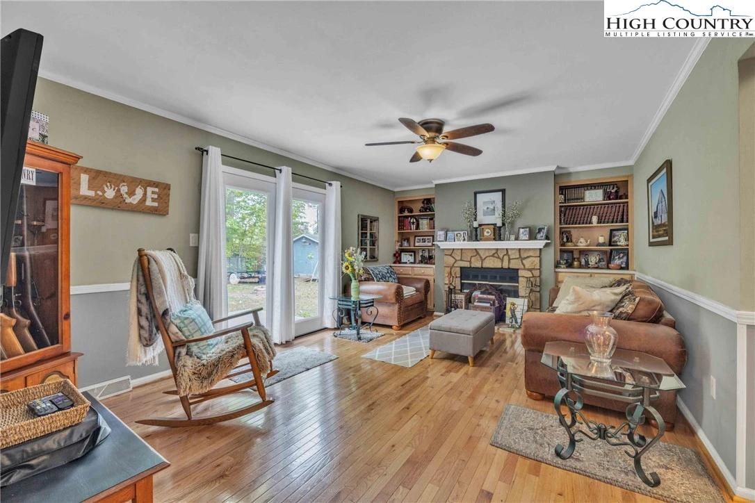 Image number 18 for the current listing