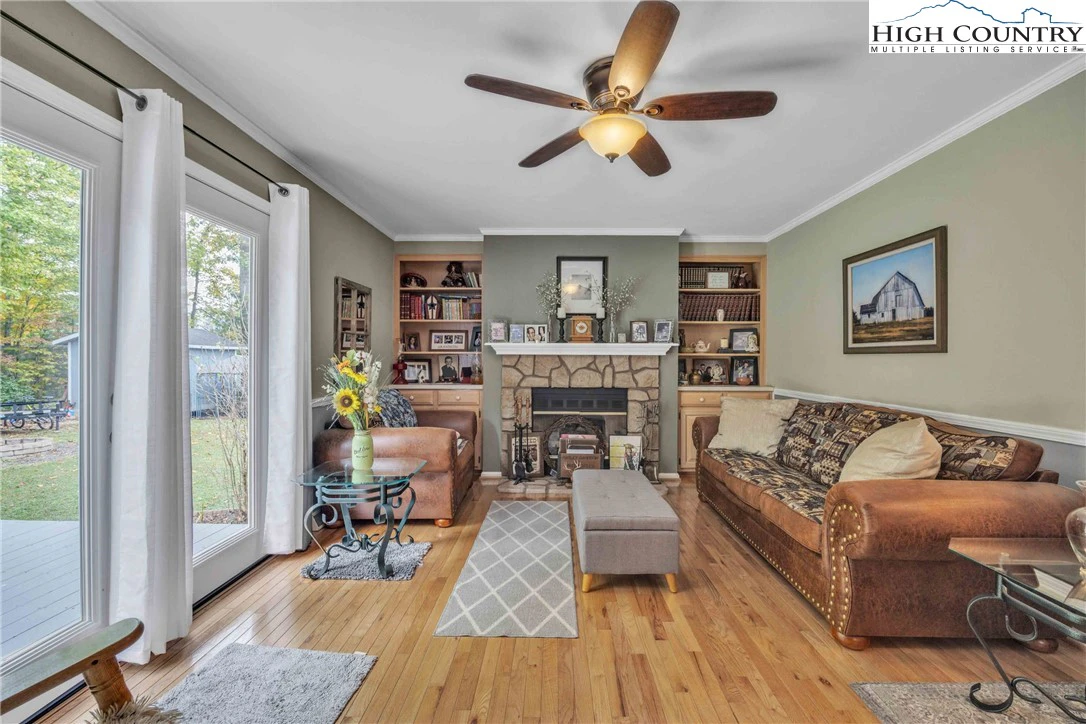 Image number 10 for the current listing