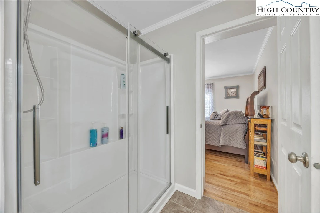 Image number 6 for the current listing