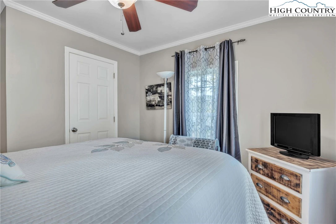 Image number 7 for the current listing