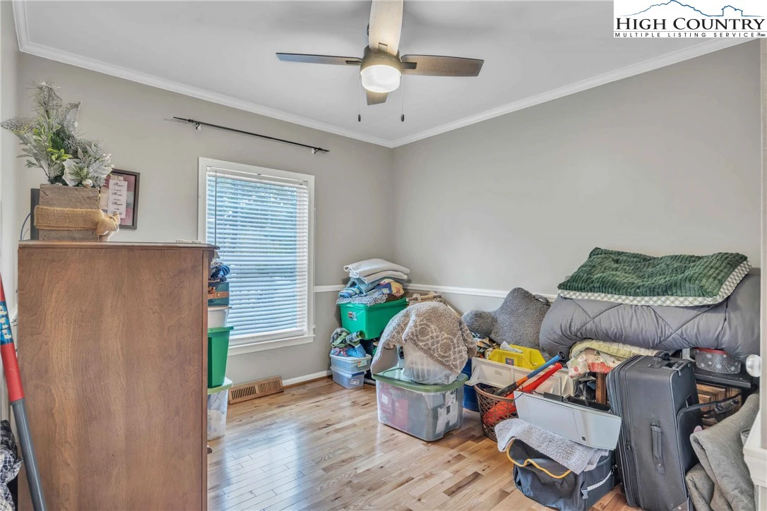 Image number 8 for the current listing