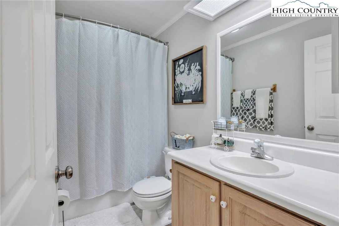 Image number 9 for the current listing