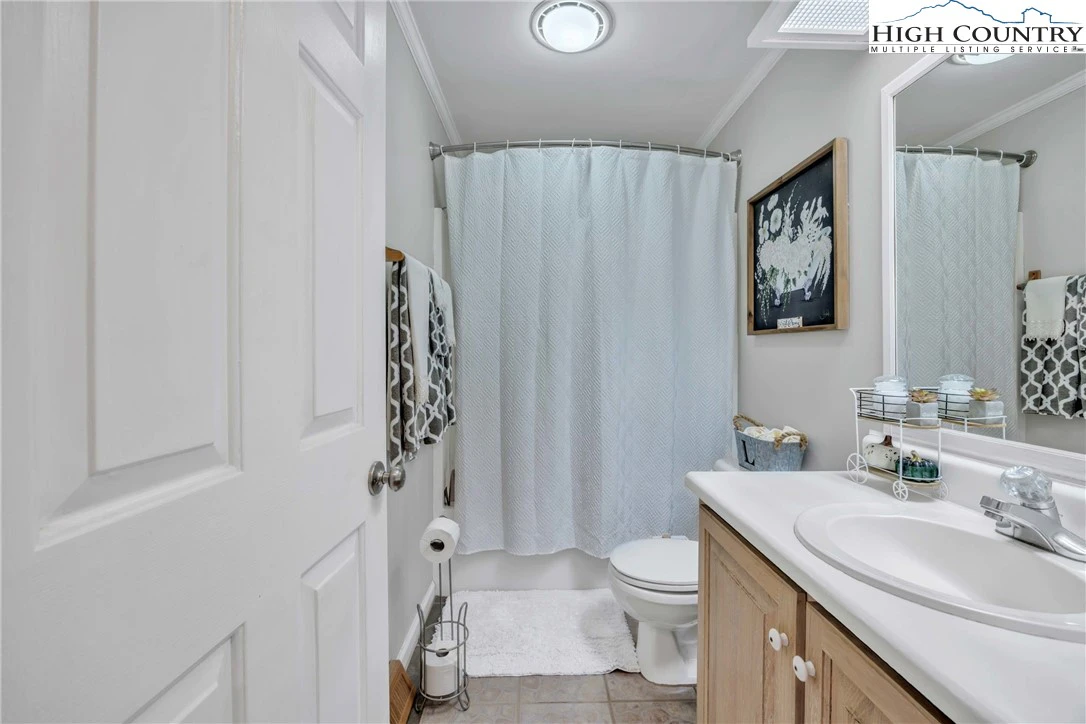 Image number 2 for the current listing