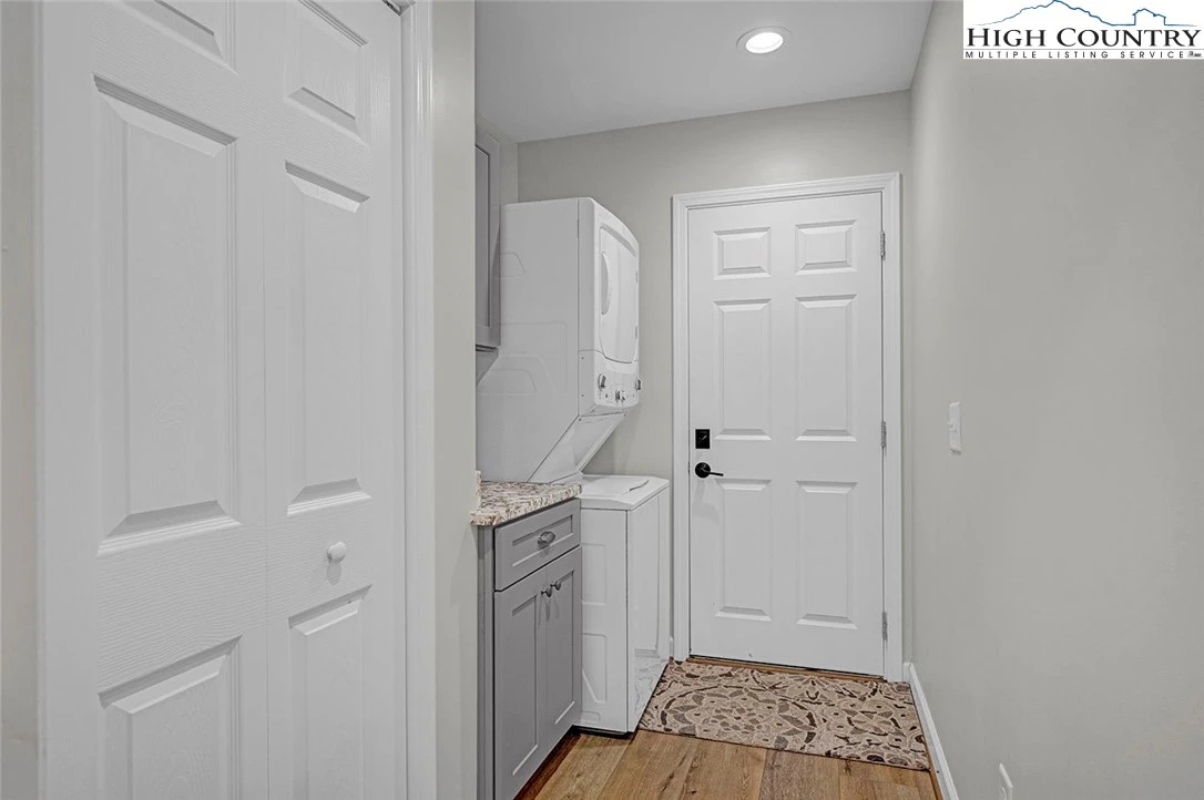 Image number 3 for the current listing
