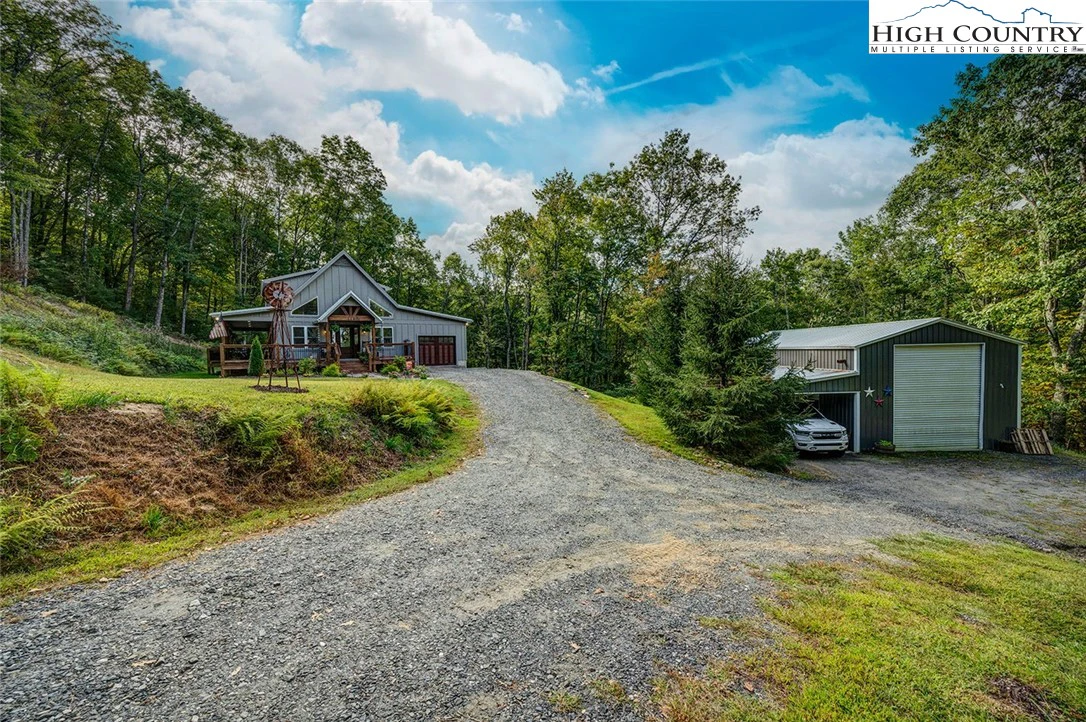 Image number 1 for the current listing