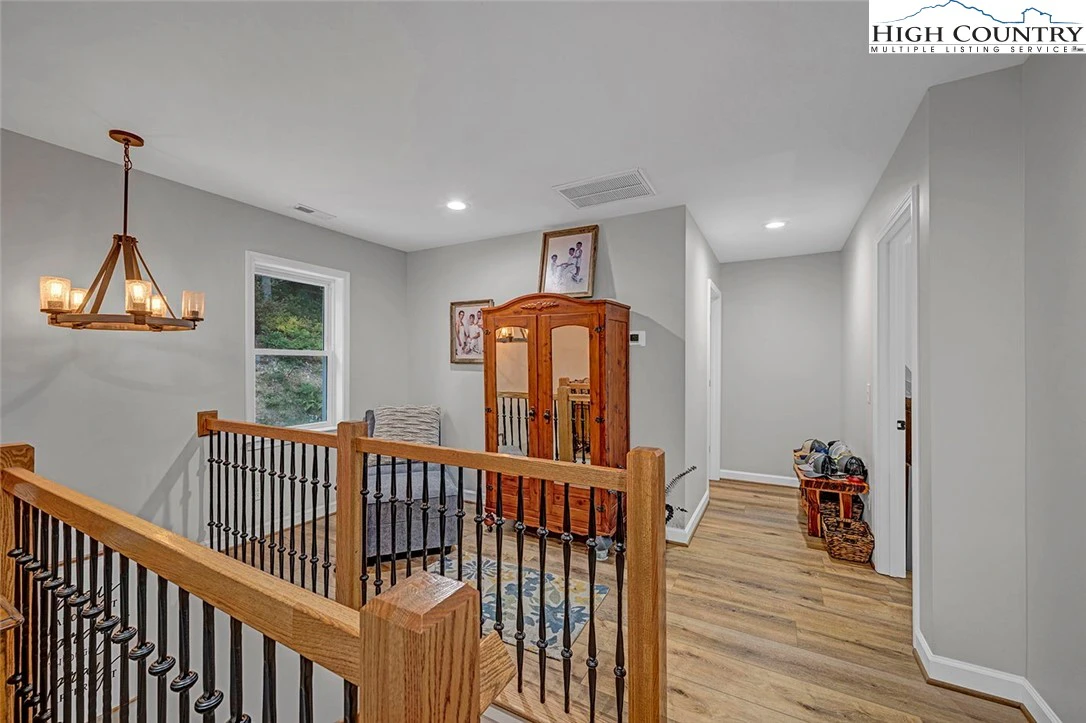Image number 12 for the current listing