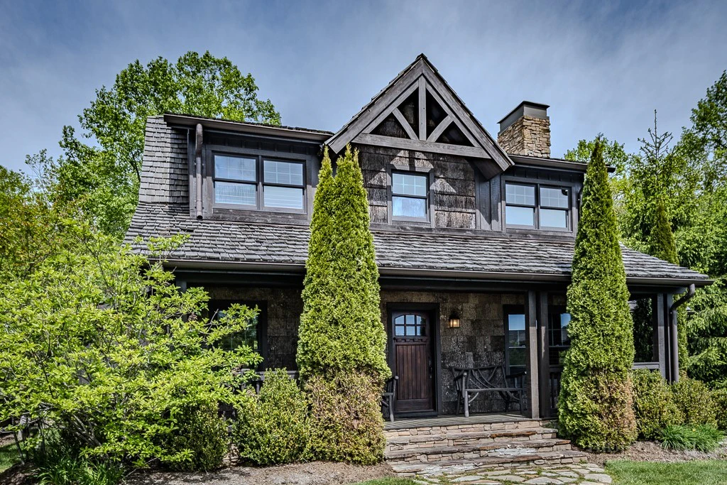 Image number 1 for the current listing