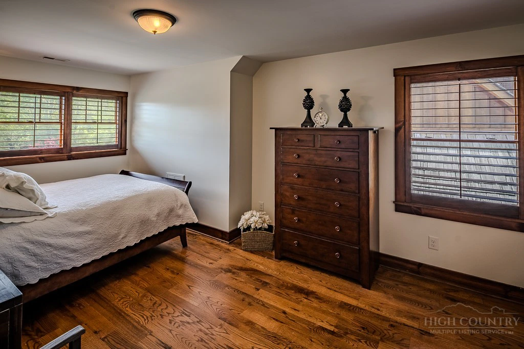 Image number 6 for the current listing