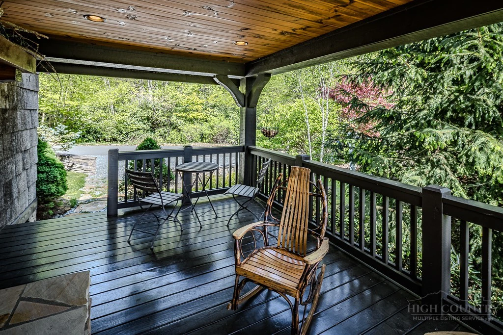 Image number 15 for the current listing