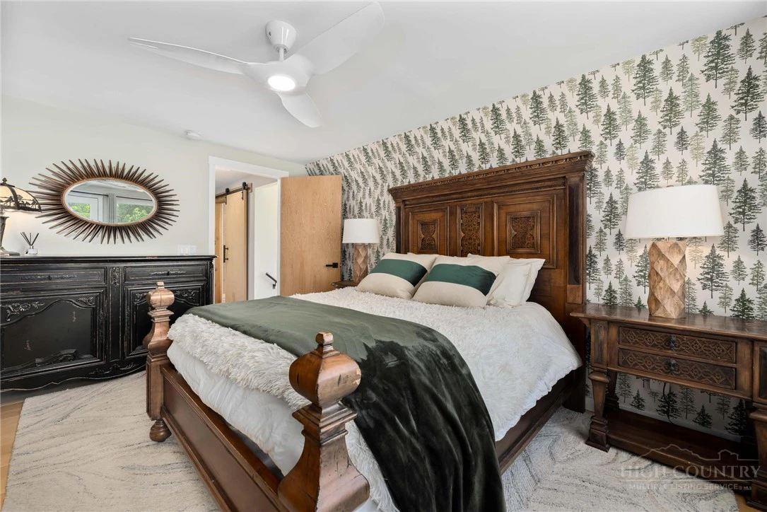 Image number 4 for the current listing
