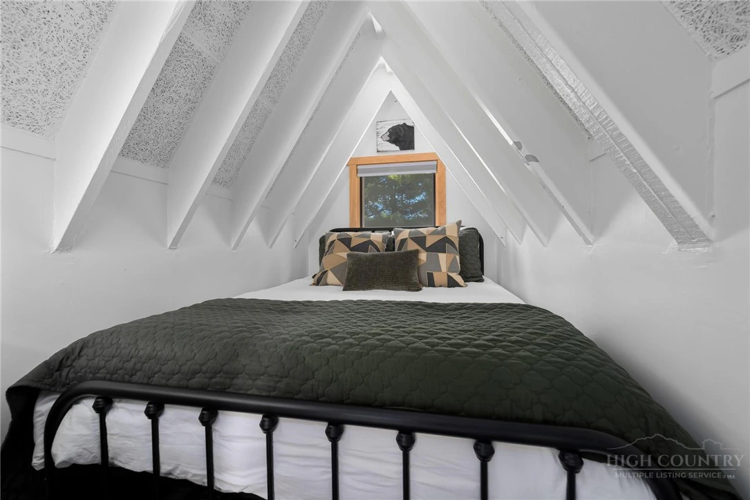 Image number 5 for the current listing