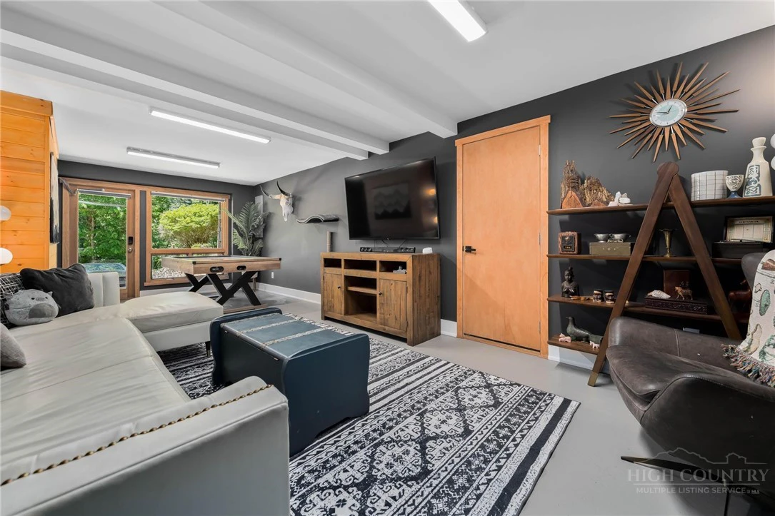 Image number 9 for the current listing