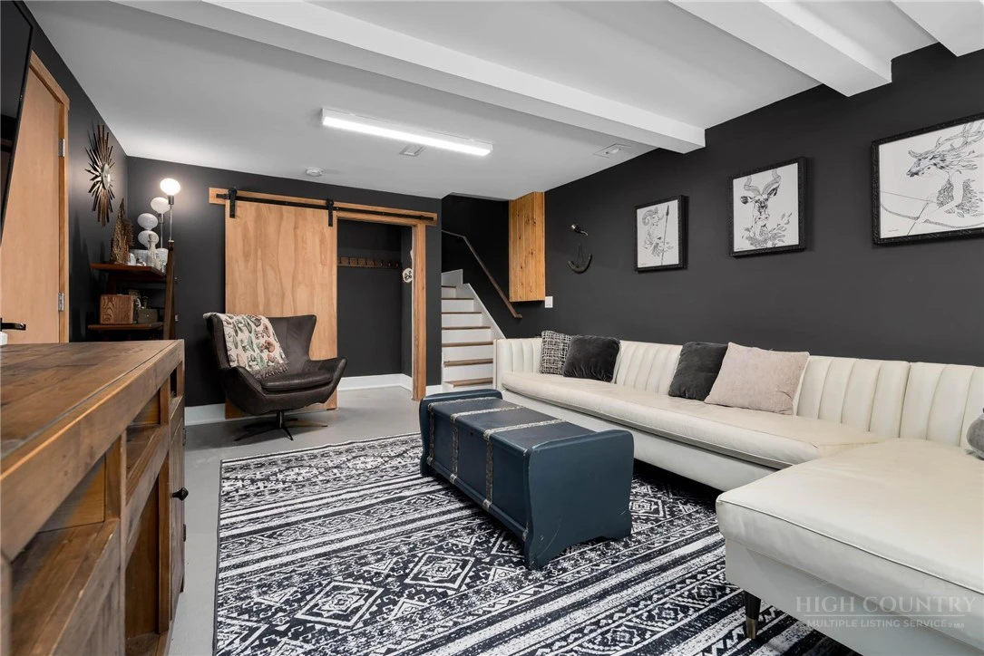 Image number 7 for the current listing