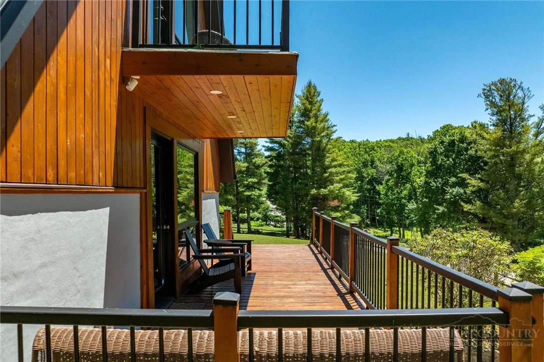 Image number 19 for the current listing