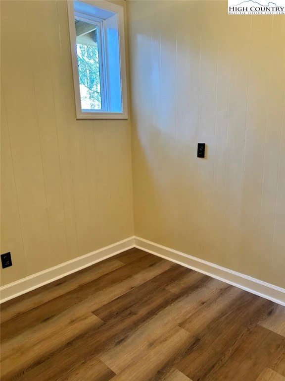 Image number 3 for the current listing