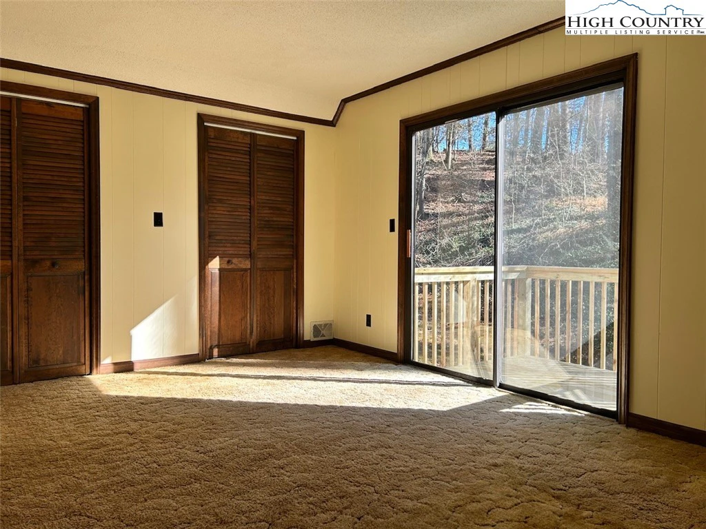 Image number 4 for the current listing