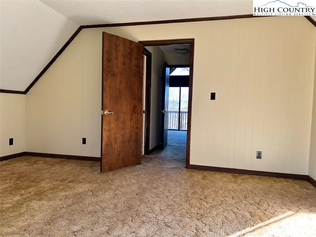 Image number 5 for the current listing