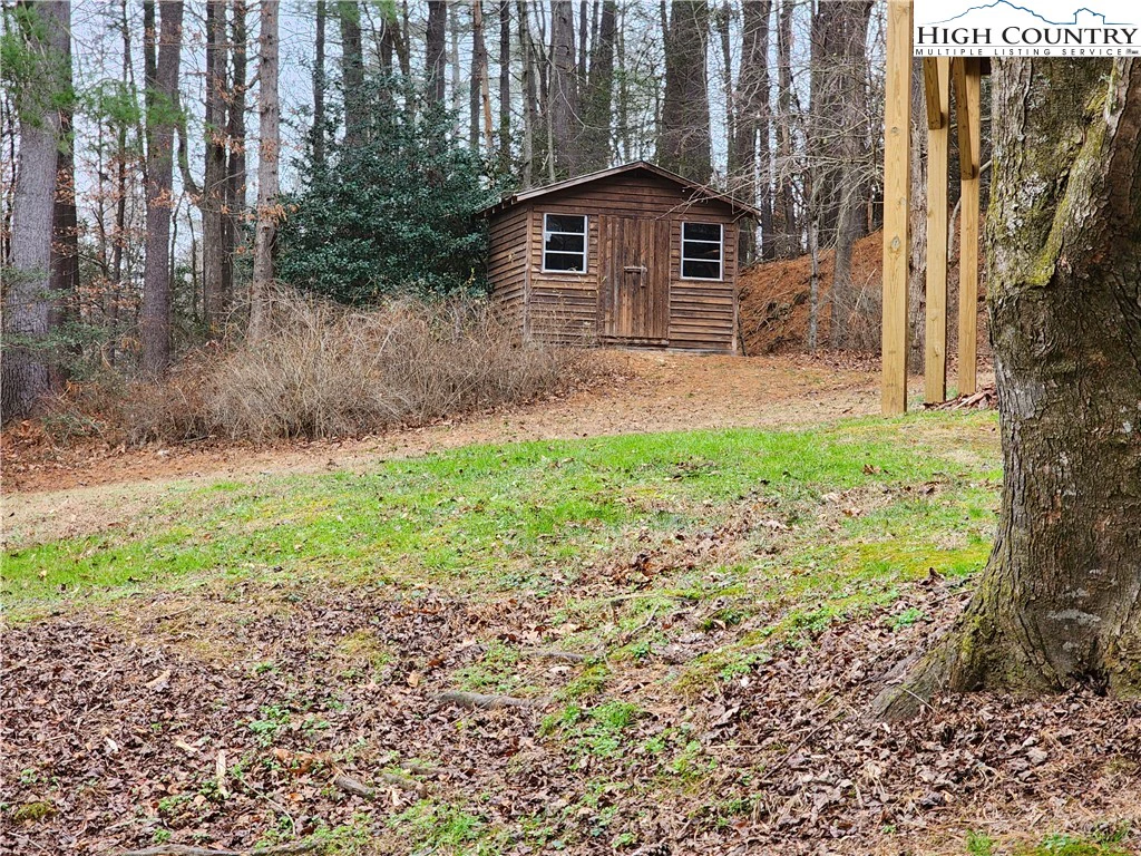 Image number 17 for the current listing