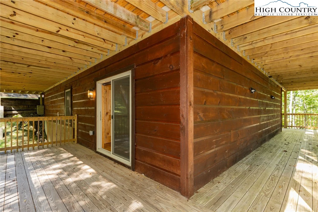 Image number 13 for the current listing