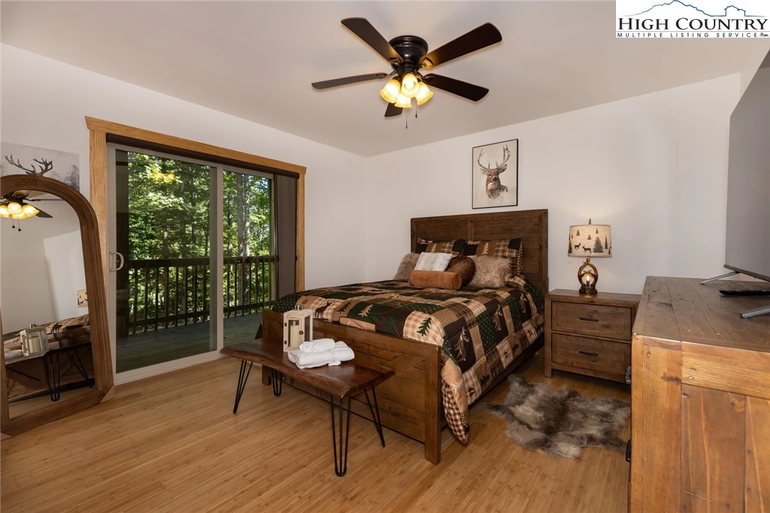 Image number 7 for the current listing