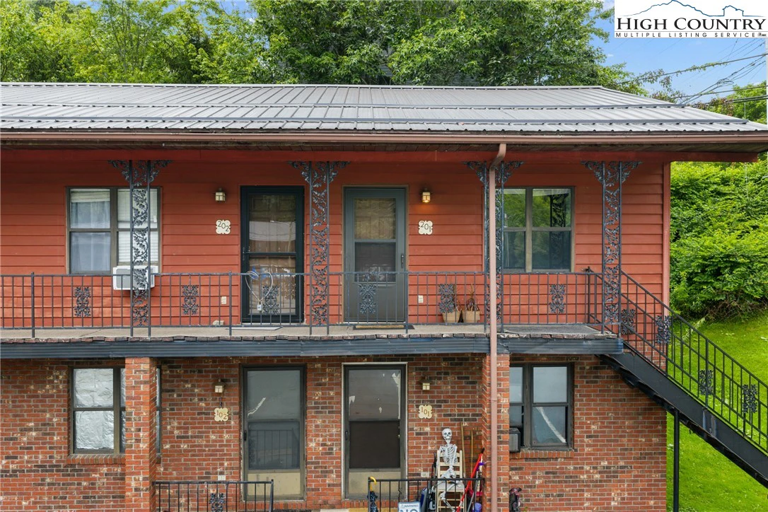 Image number 1 for the current listing