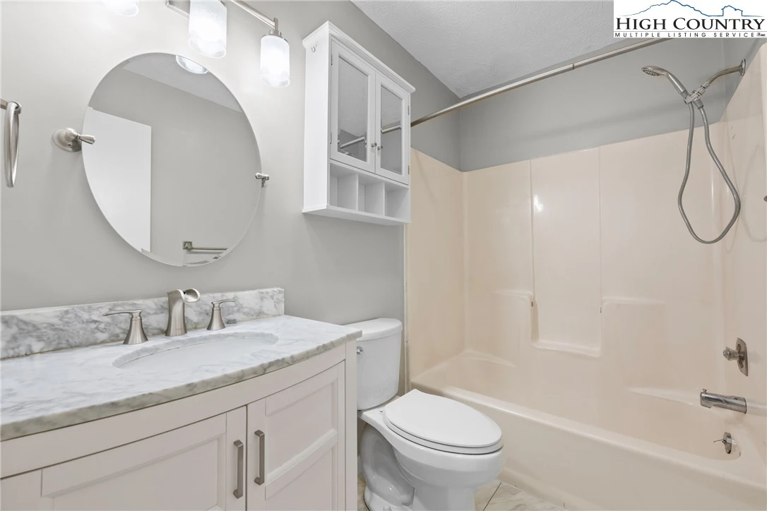 Image number 5 for the current listing