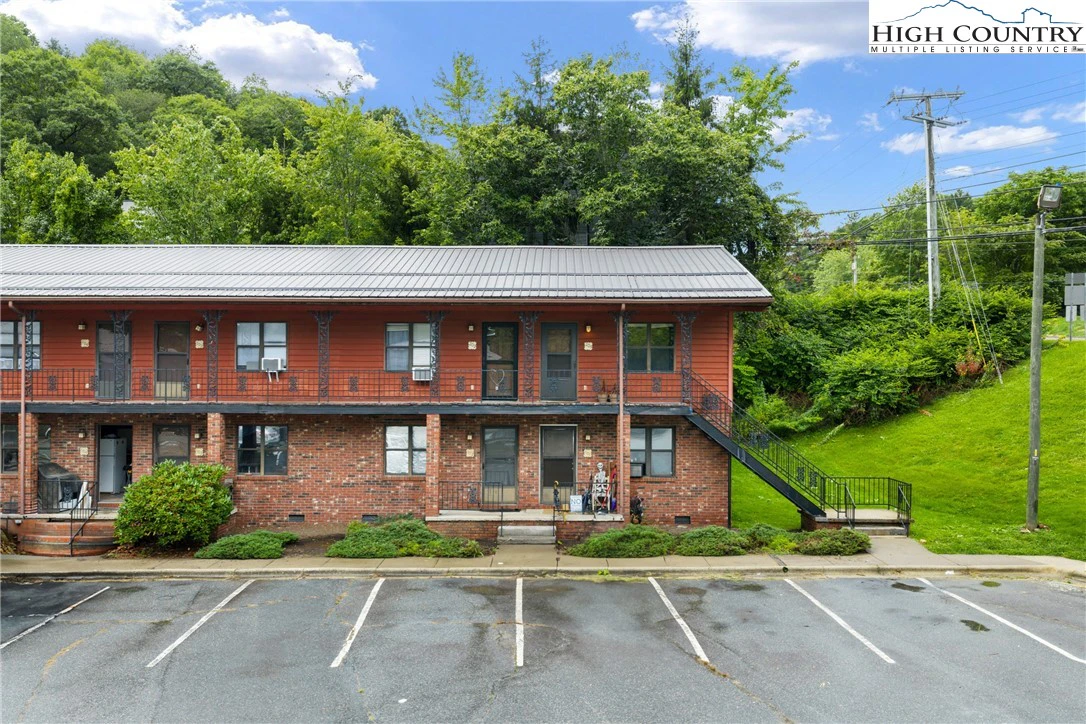 Image number 4 for the current listing