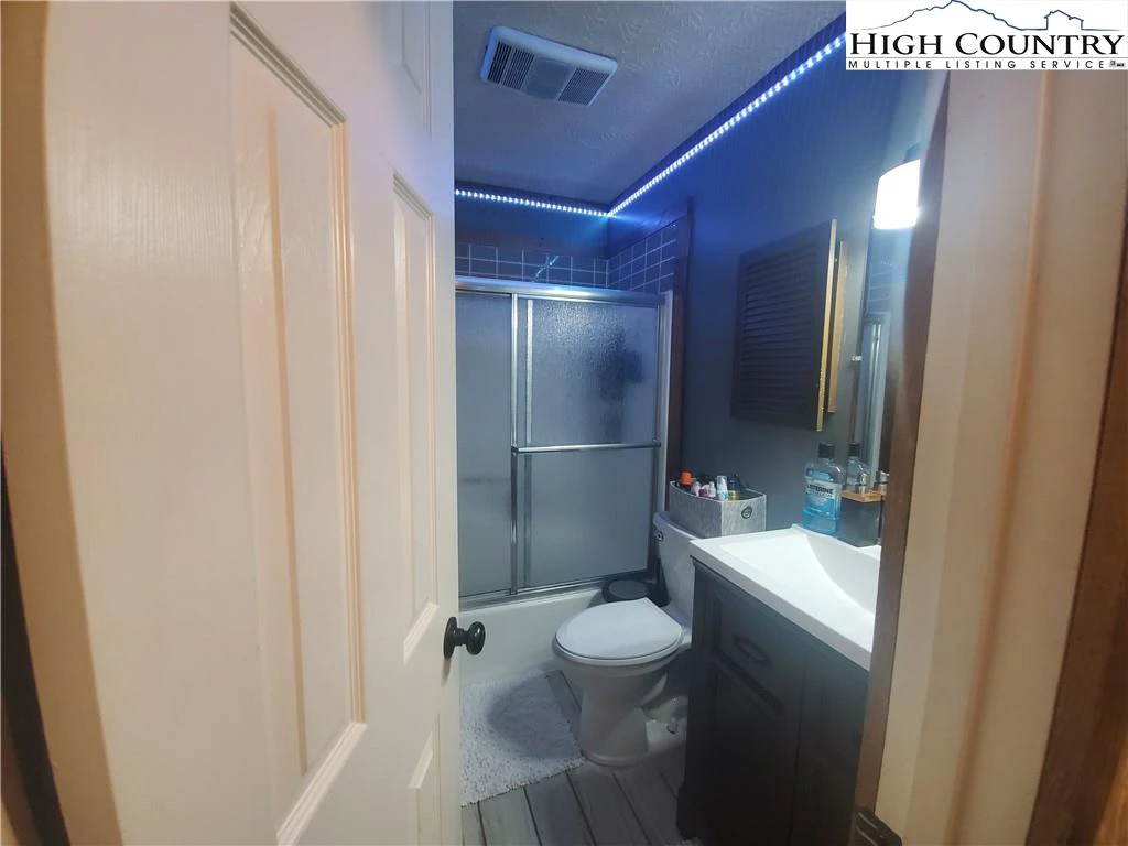 Image number 4 for the current listing