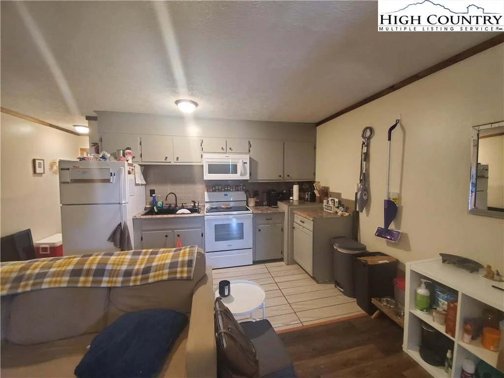 Image number 6 for the current listing