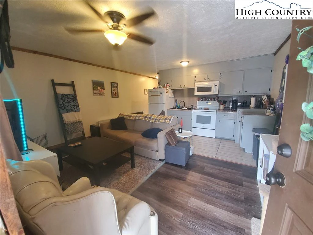 Image number 7 for the current listing