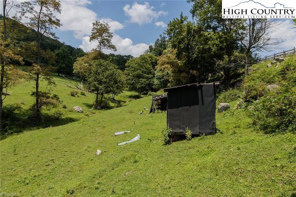 Image number 15 for the current listing