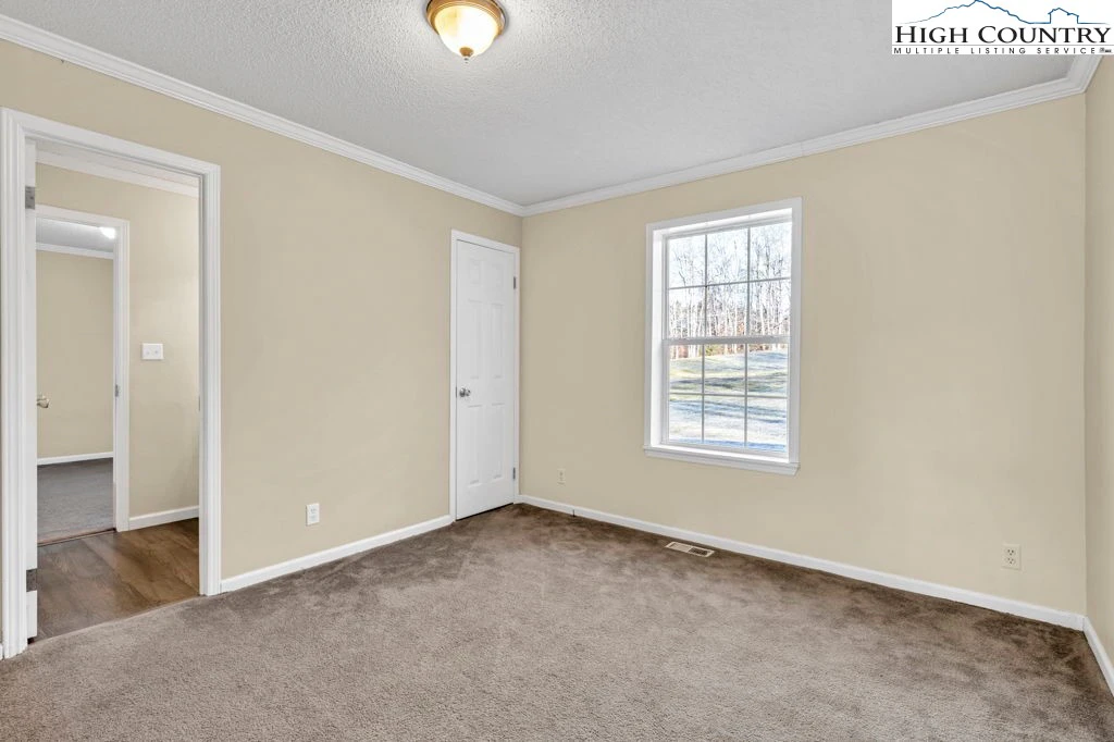 Image number 3 for the current listing