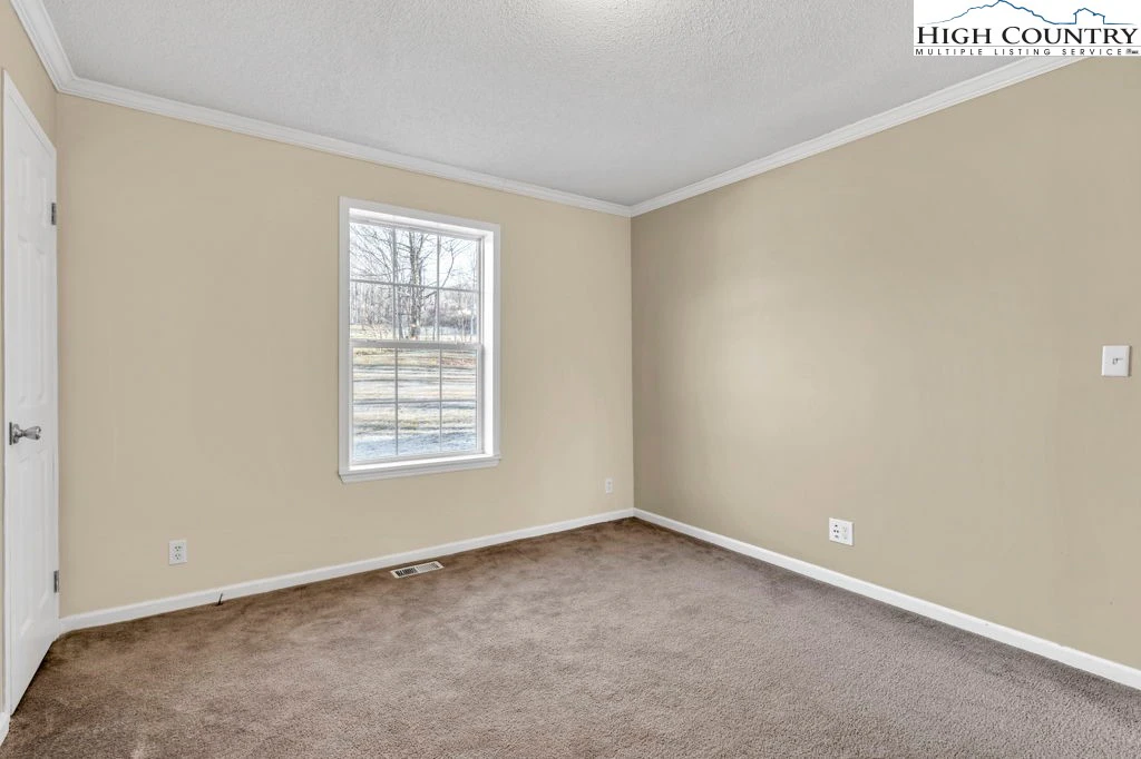 Image number 4 for the current listing