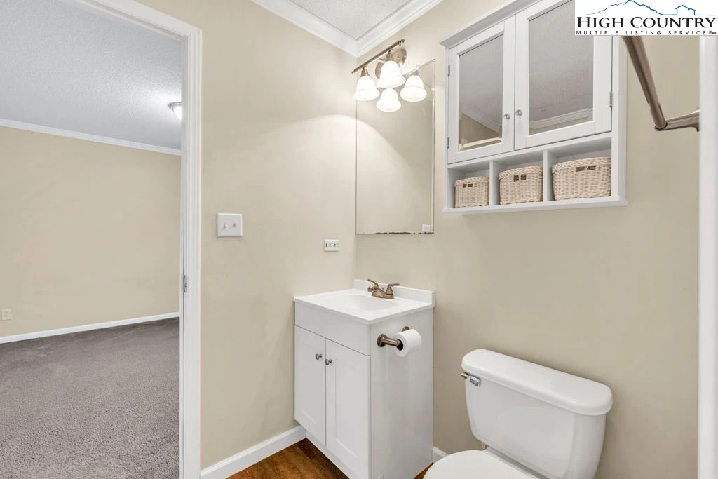 Image number 5 for the current listing