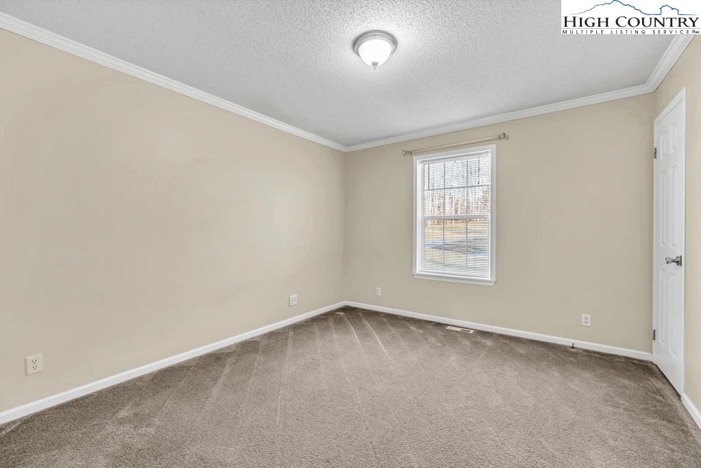 Image number 8 for the current listing