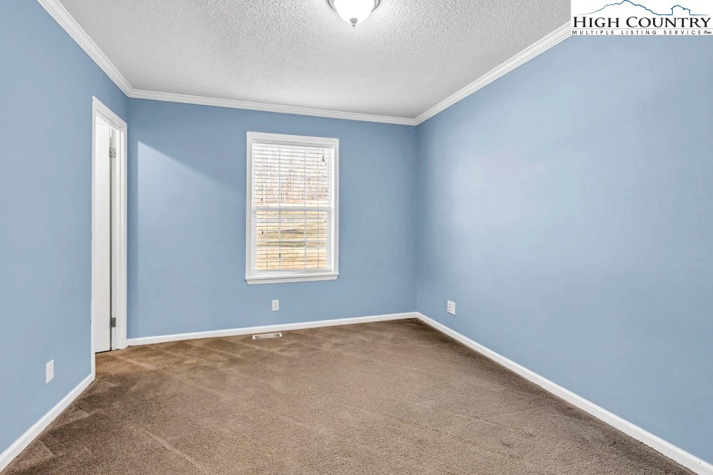 Image number 9 for the current listing