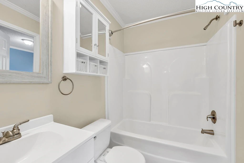 Image number 12 for the current listing
