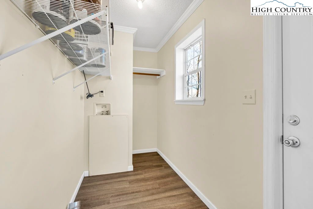 Image number 2 for the current listing