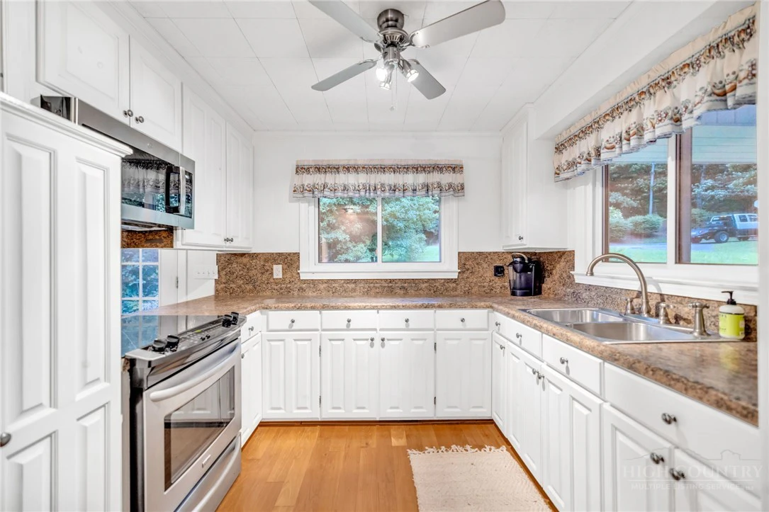 Image number 5 for the current listing