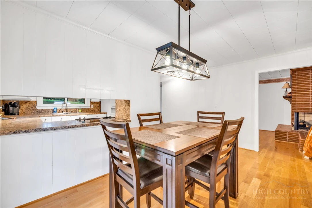 Image number 7 for the current listing