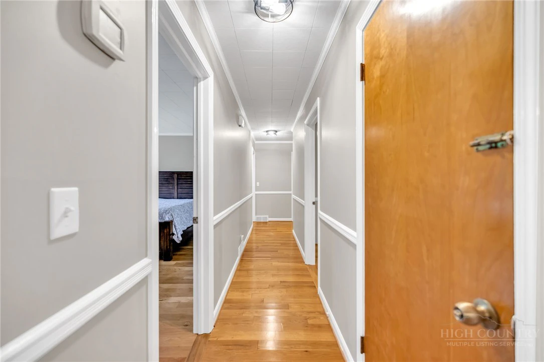 Image number 12 for the current listing