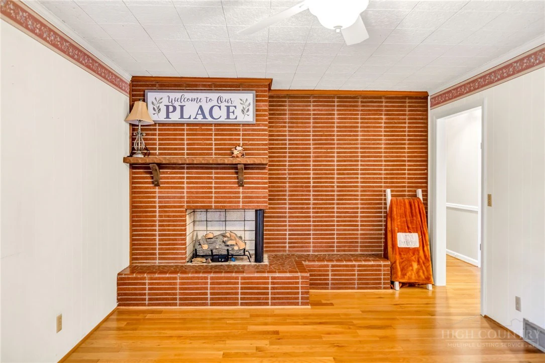 Image number 10 for the current listing