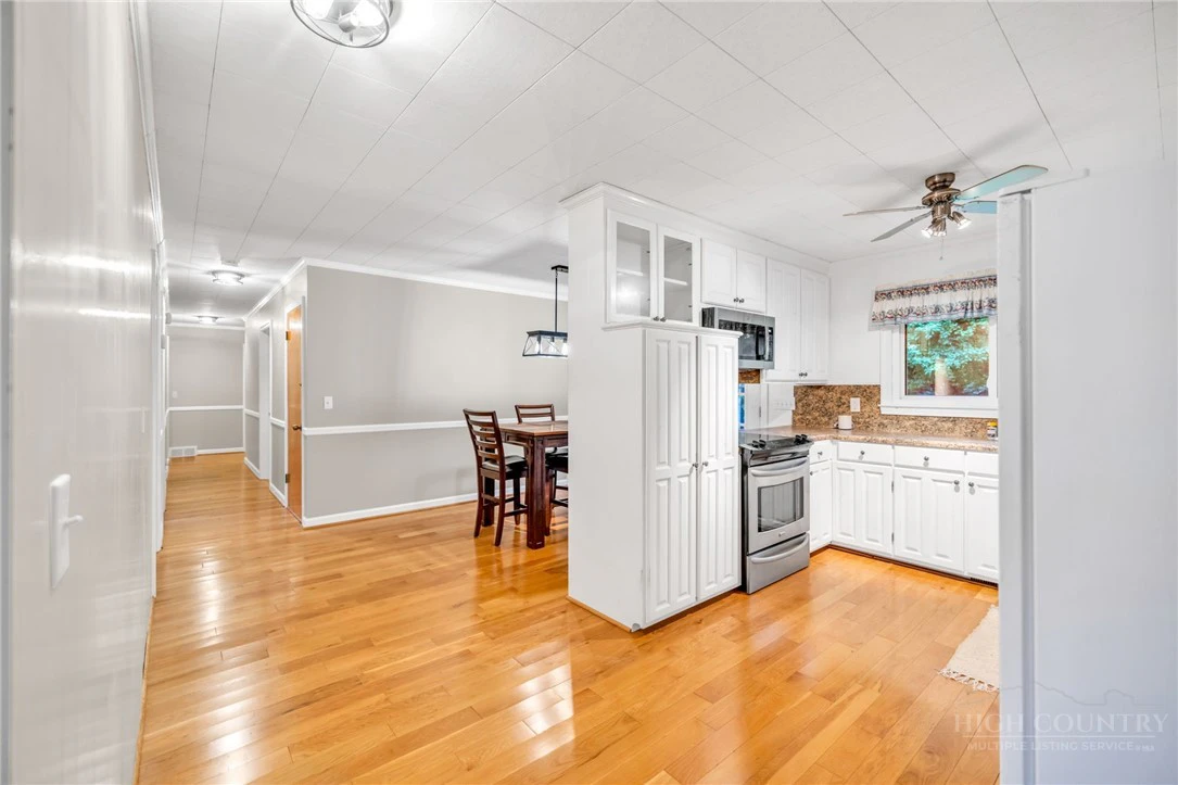 Image number 3 for the current listing