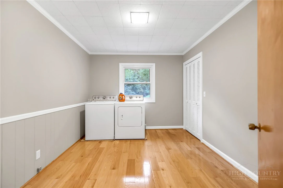 Image number 14 for the current listing