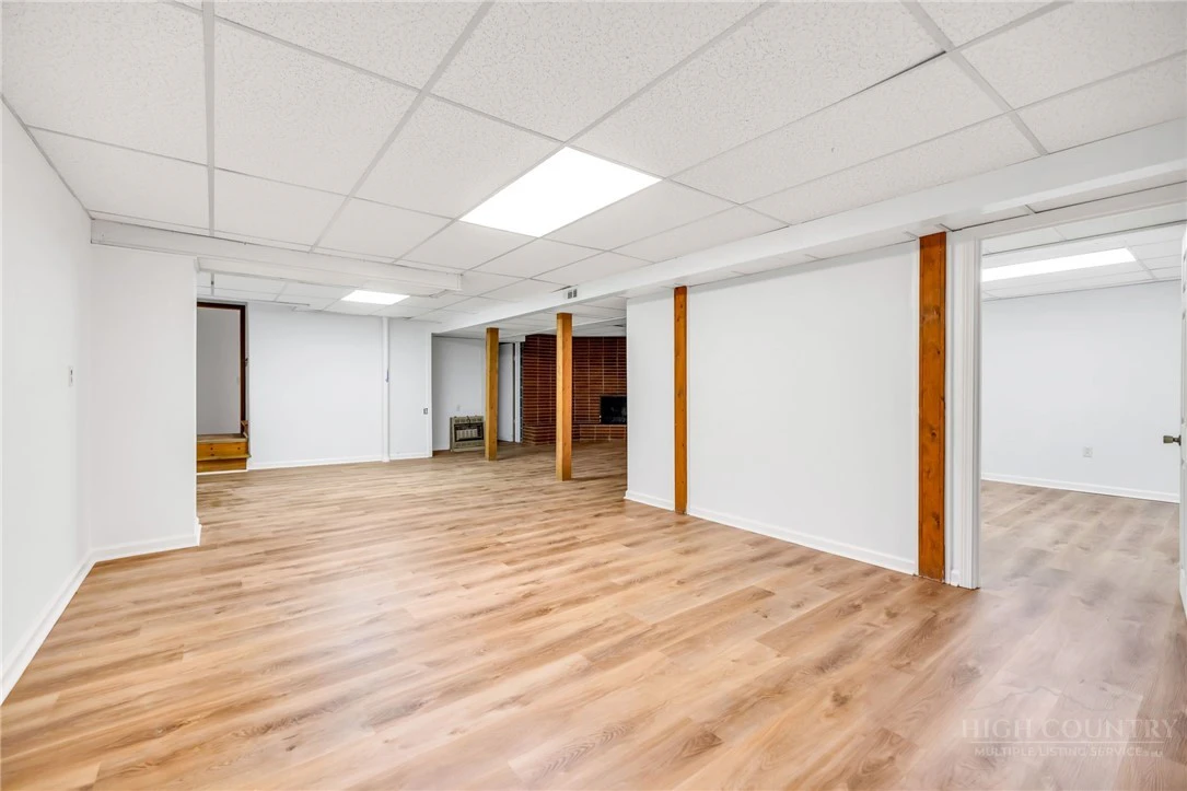 Image number 21 for the current listing